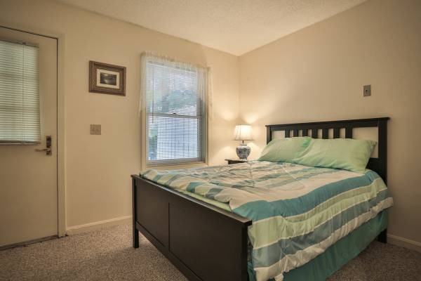 Briston Manor West - Photo 4 of 35