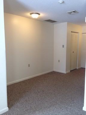 Briston Manor West - Photo 6 of 35