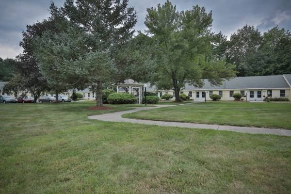 Briston Manor West - Photo 6 of 25