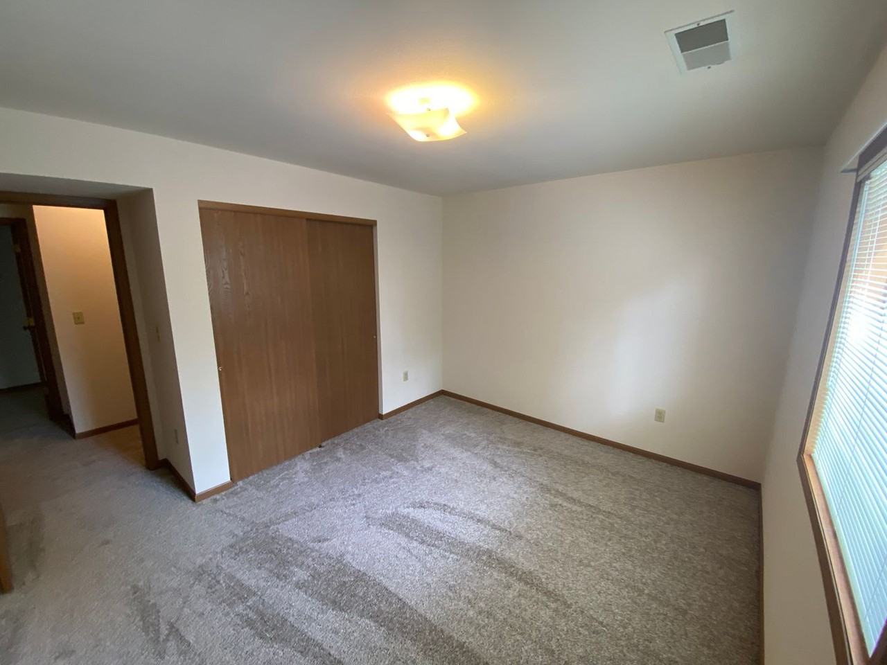 Riverbend East Apartments - Photo 6 of 8