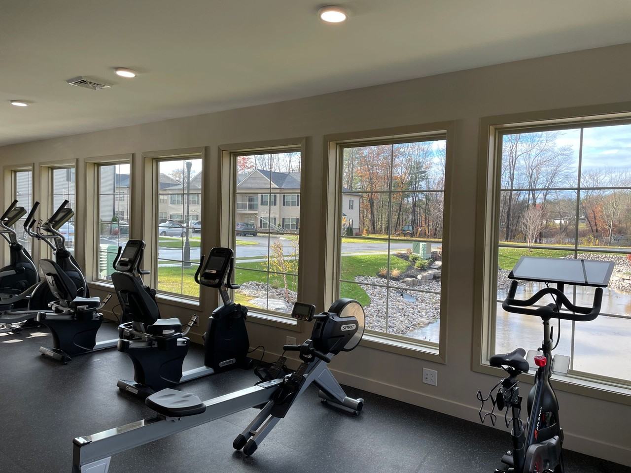 806 W Creek Ln - Photo 5 of 35