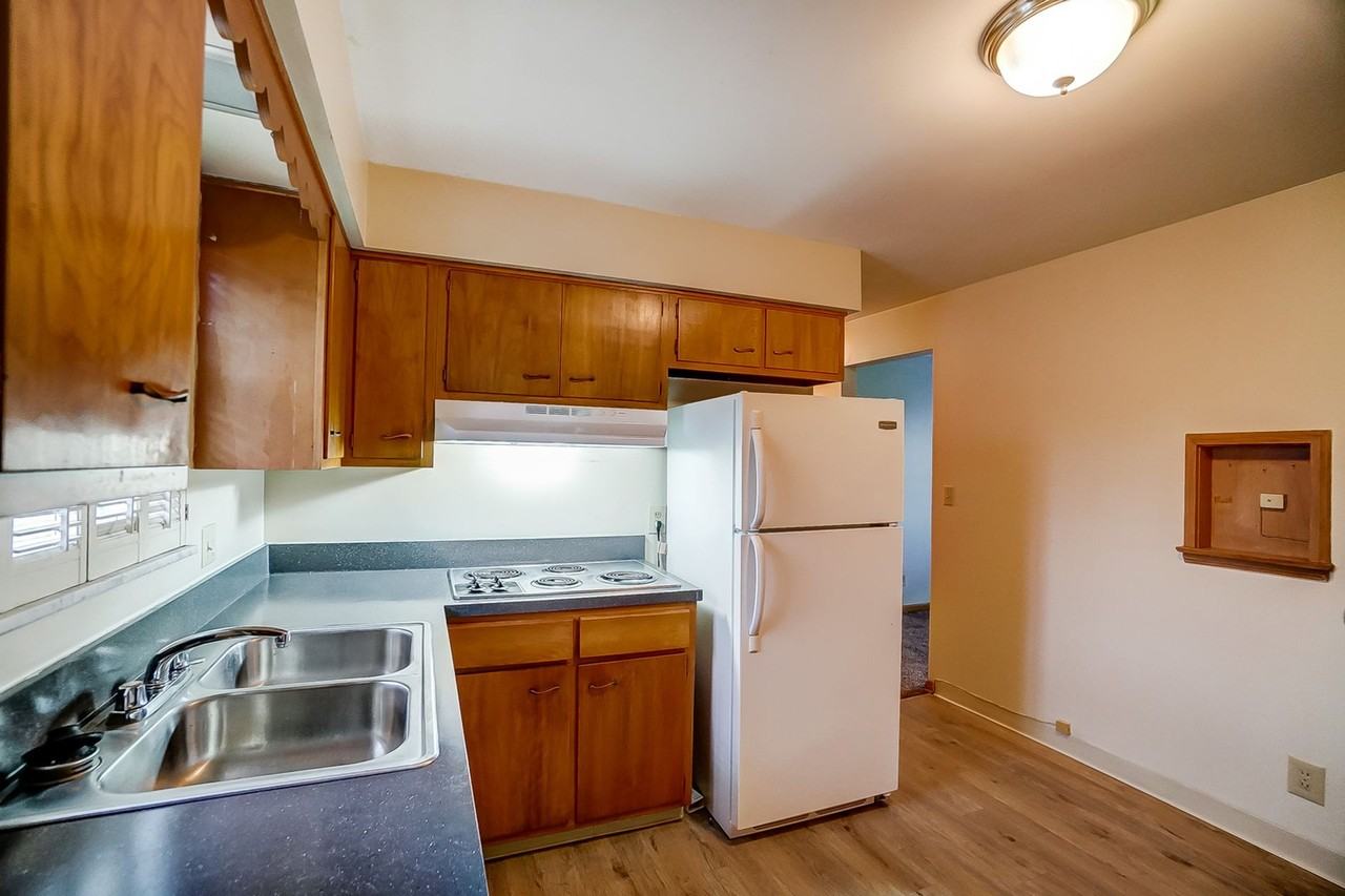 630 - NAPOLEON PLAZA, LLC - Photo 2 of 5