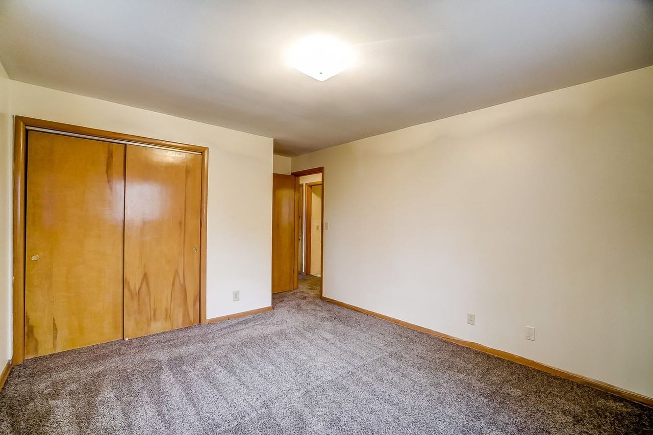 630 - NAPOLEON PLAZA, LLC - Photo 4 of 5