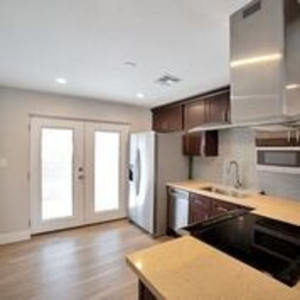 $500 off your 1st month's rent! Beautiful Casita Style 1Bed/1Bath! Stunning Renovations, Hurry wont last! - Photo 2 of 11