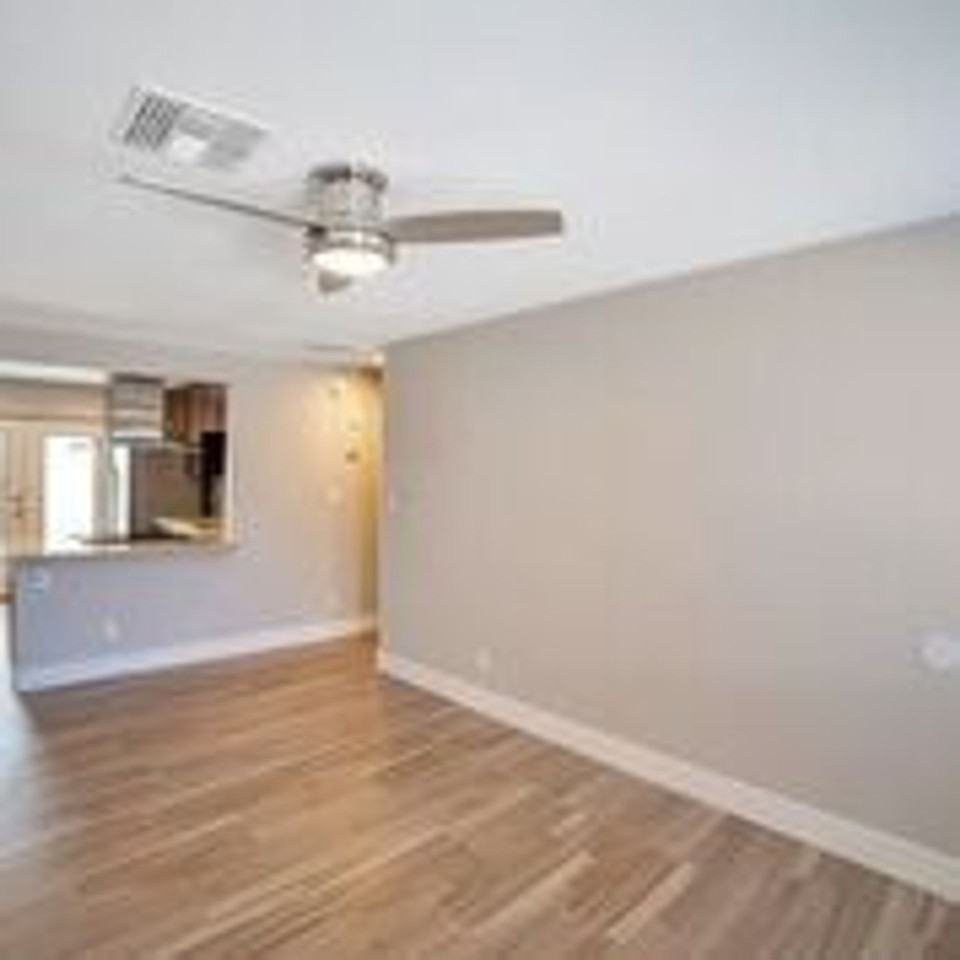$500 off your 1st month's rent! Beautiful Casita Style 1Bed/1Bath! Stunning Renovations, Hurry wont last! - Photo 3 of 11