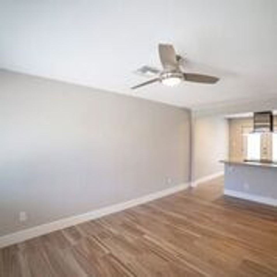 $500 off your 1st month's rent! Beautiful Casita Style 1Bed/1Bath! Stunning Renovations, Hurry wont last! - Photo 4 of 11