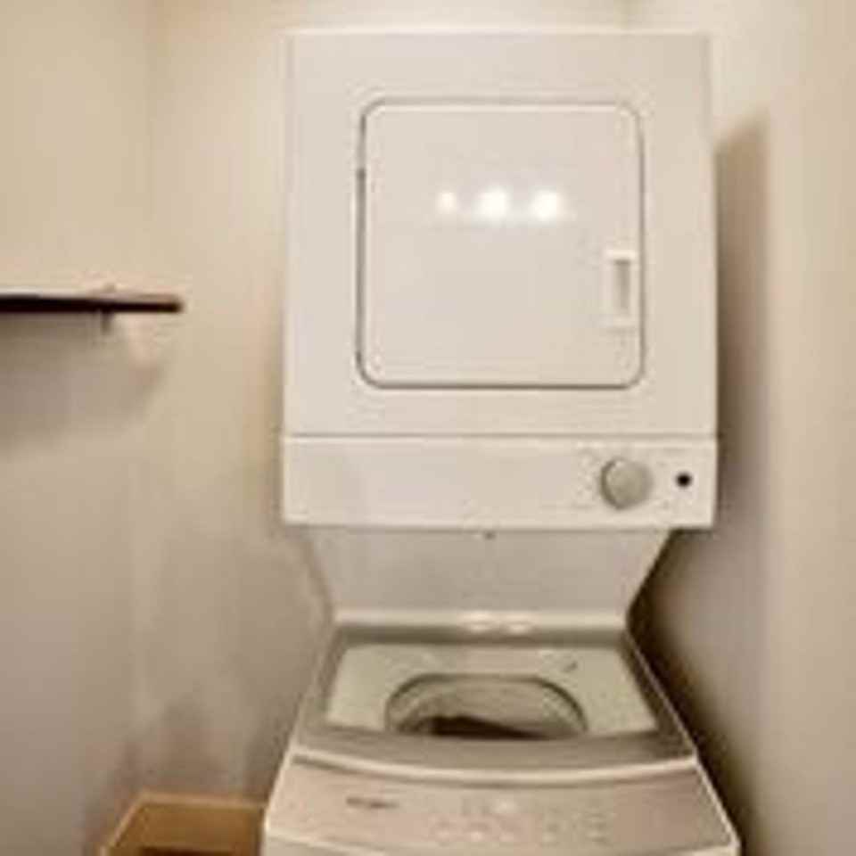 $500 off your 1st month's rent! Beautiful Casita Style 1Bed/1Bath! Stunning Renovations, Hurry wont last! - Photo 6 of 11