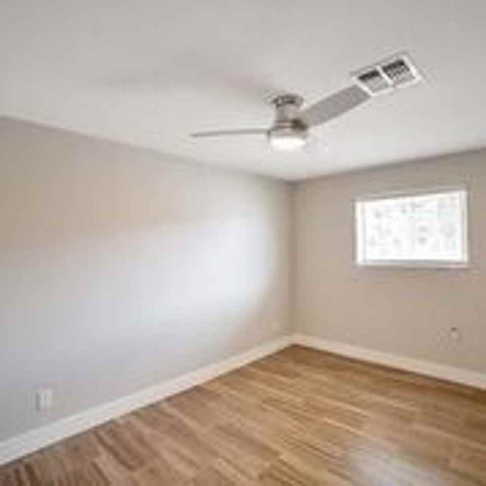 $500 off your 1st month's rent! Beautiful Casita Style 1Bed/1Bath! Stunning Renovations, Hurry wont last! - Photo 7 of 11