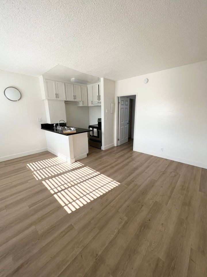 Rosecrans - Photo 2 of 23