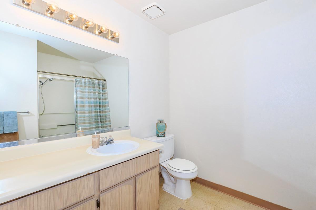 HYDE PARK - Photo 5 of 11