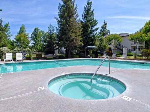 HYDE PARK - Photo 7 of 10