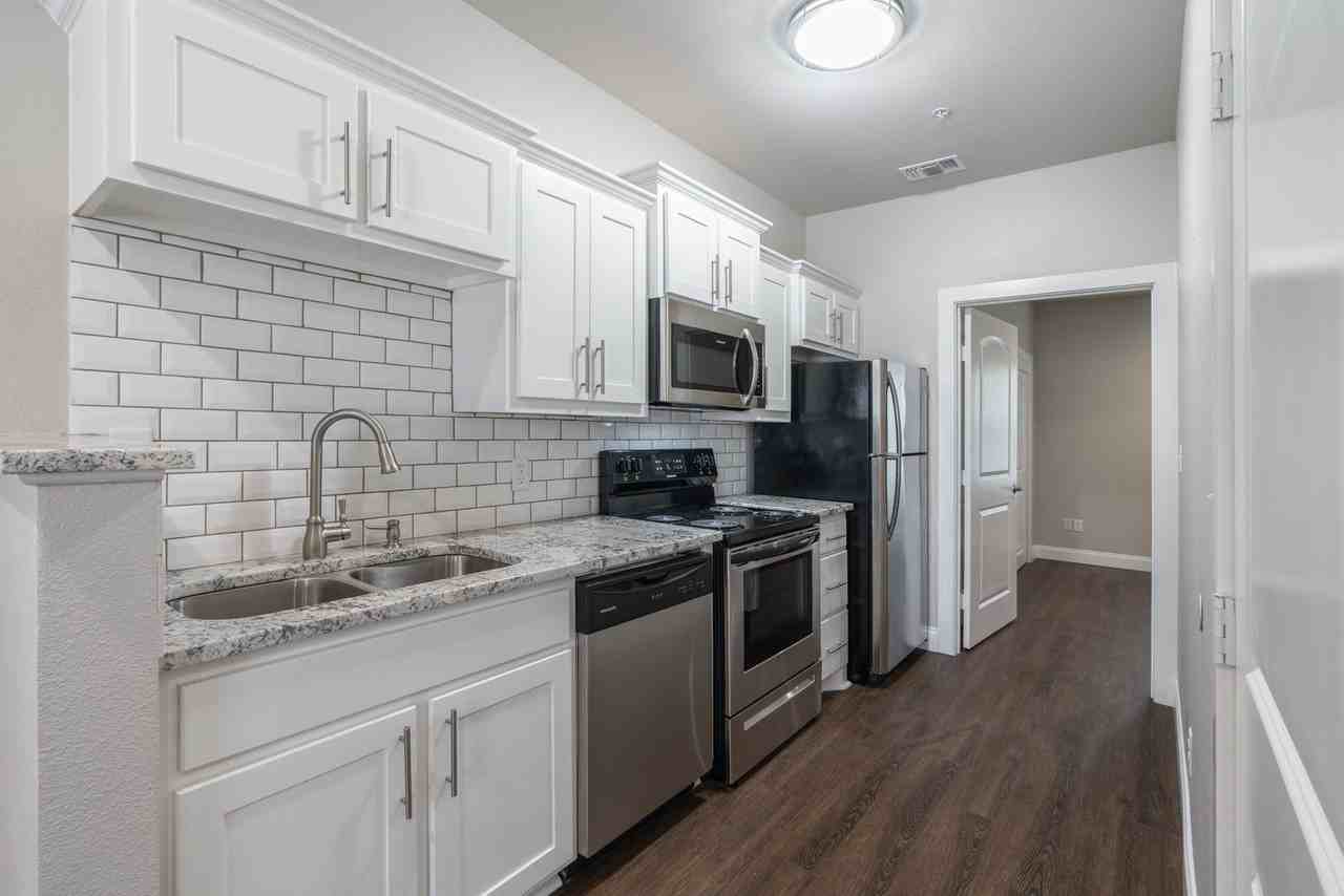 1912 Jackson - Photo 7 of 12