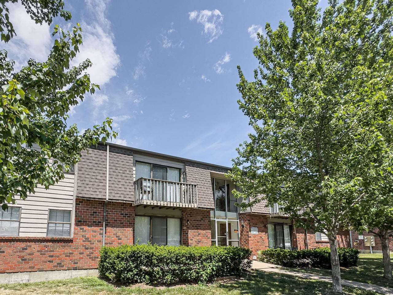 1909 Waverly Ct - Photo 2 of 19