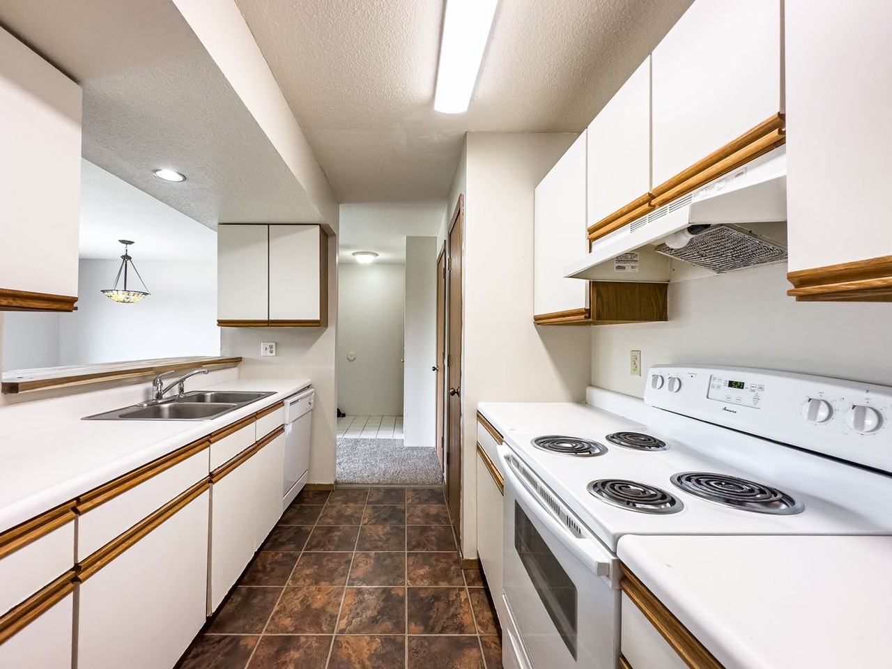 1909 Waverly Ct - Photo 5 of 19