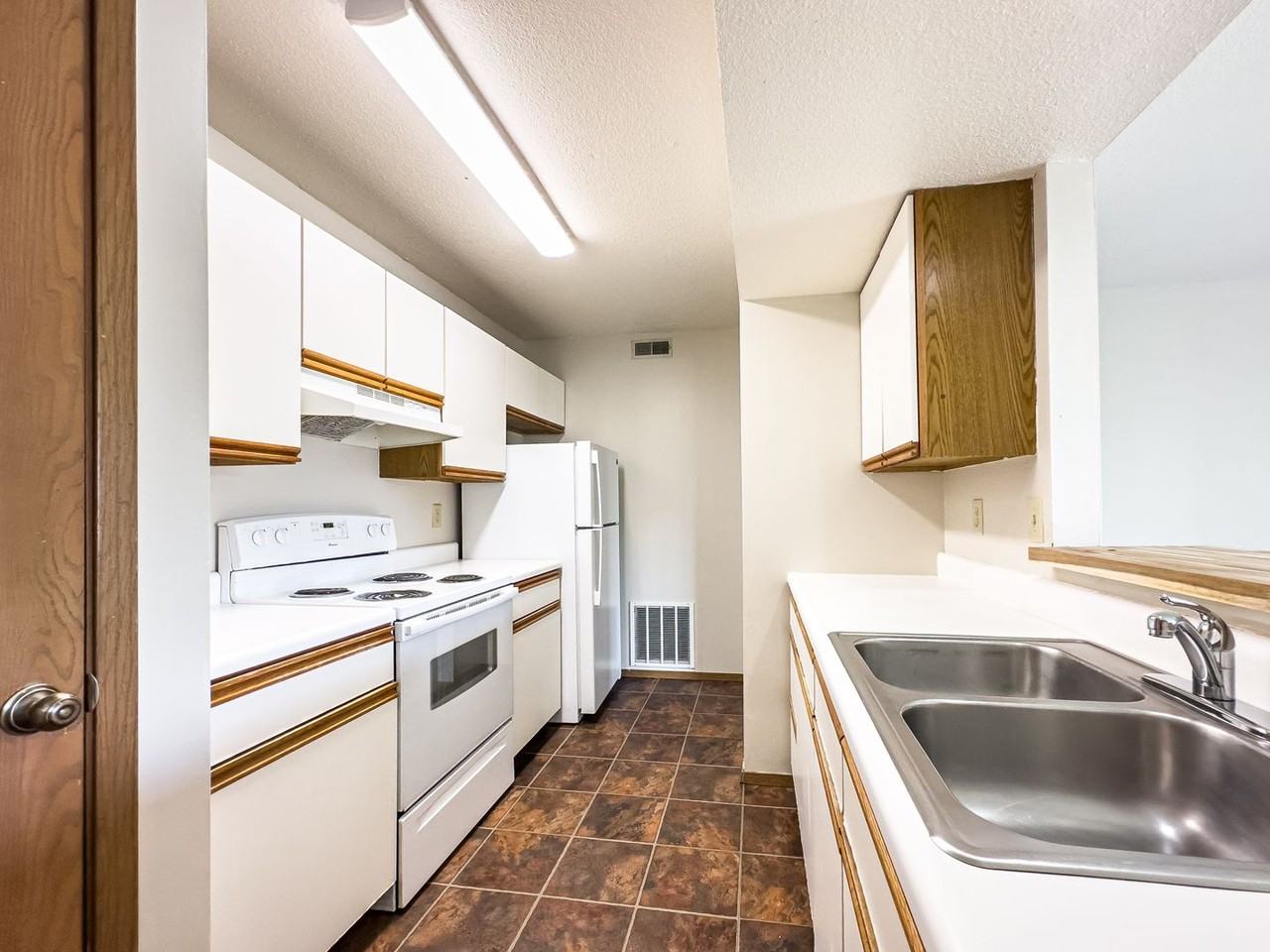 1909 Waverly Ct - Photo 7 of 19