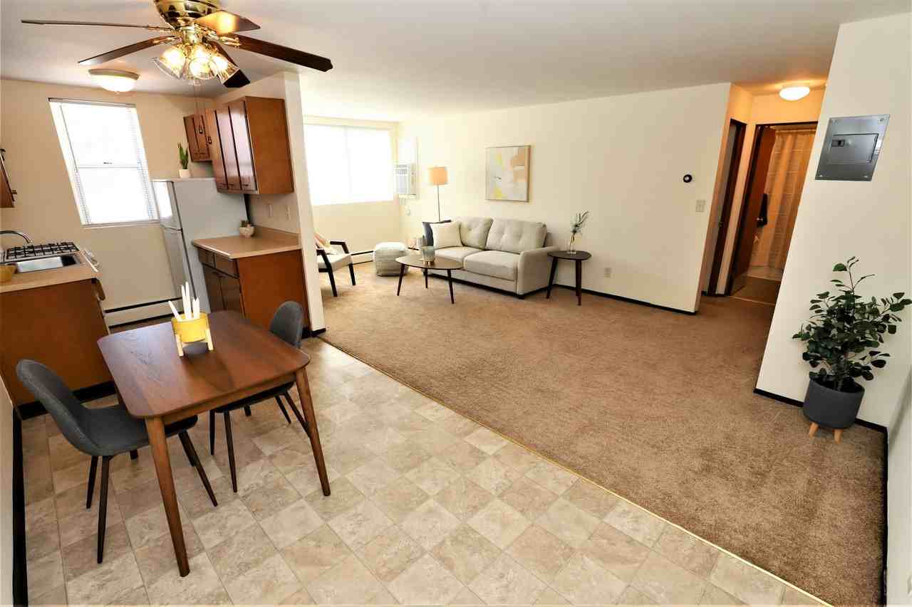 Chowen Plaza Apartments - Photo 5 of 39