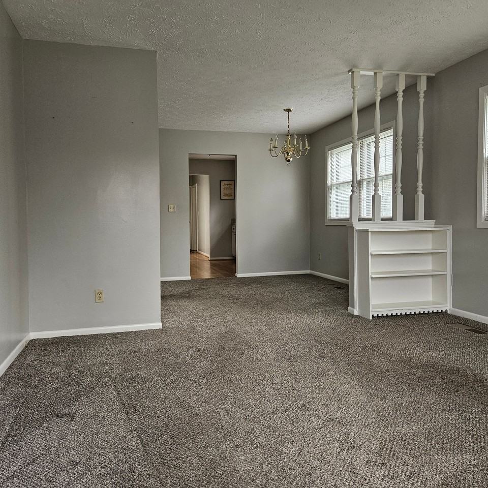 1242 Colonial Dr - Photo 3 of 34
