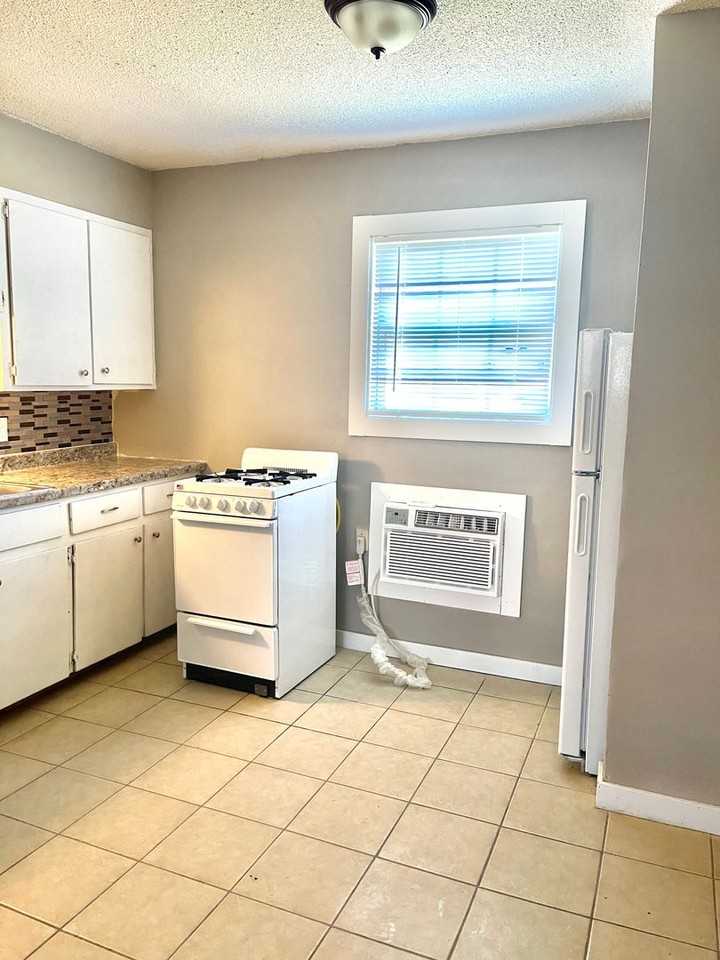 Birch Place Apartments - Photo 3 of 15