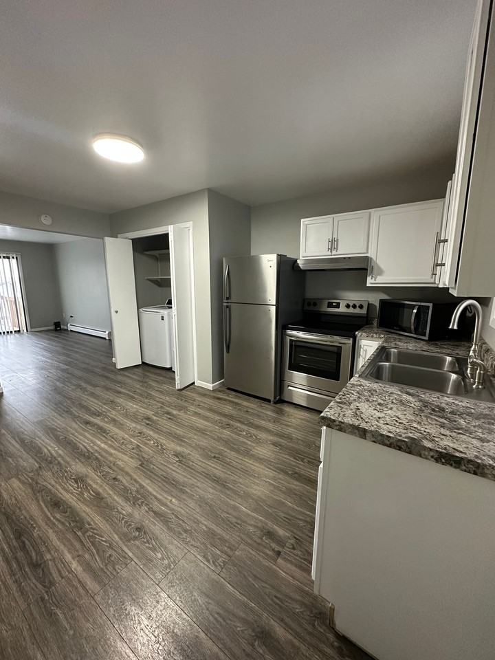 2 Bdm 1B Beautifully Updated - Photo 2 of 10