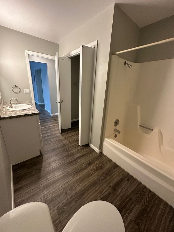 2 Bdm 1B Beautifully Updated - Photo 7 of 10