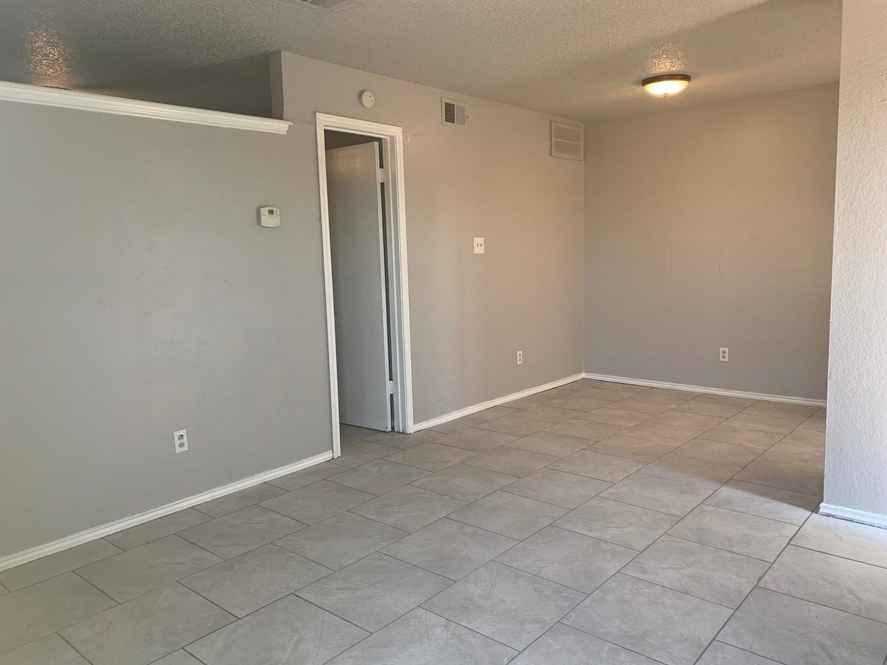 217 N Jefferson St - Photo 2 of 8