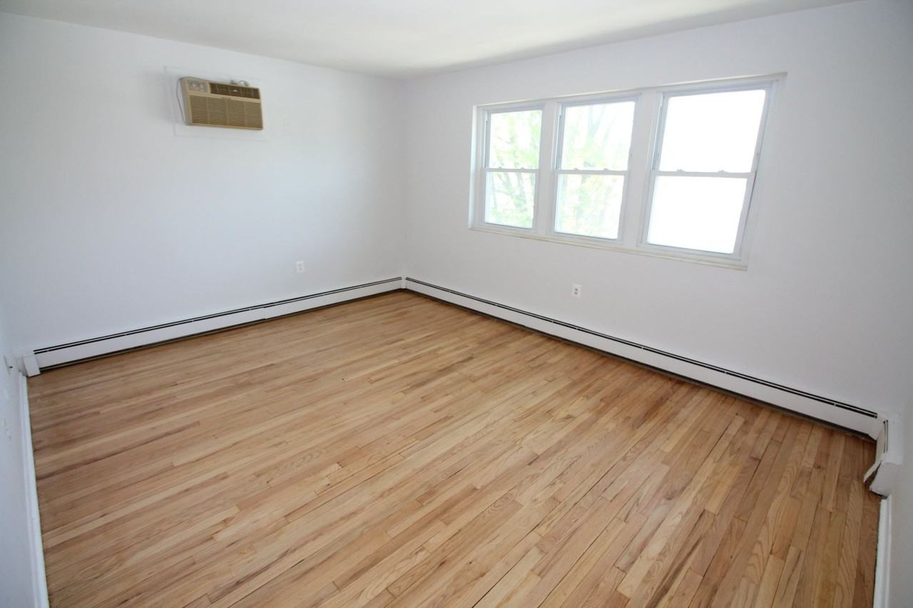 Lisa Garden Apartments - Photo 2 of 4