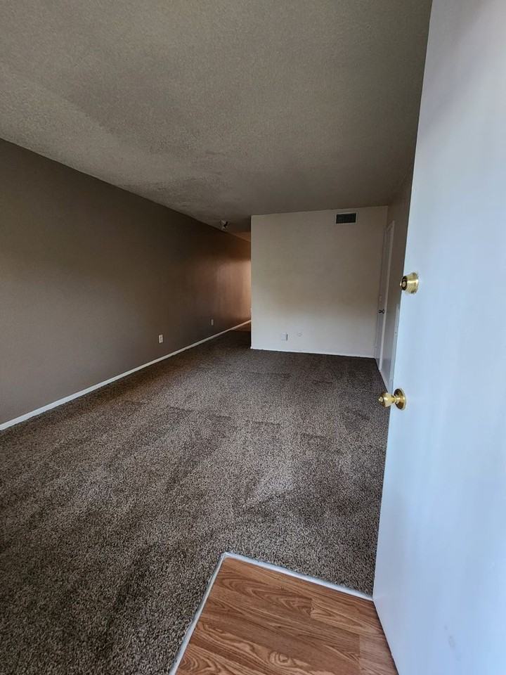 Spacious 2 Bedroom Apartment on Bus Line - Photo 2 of 14
