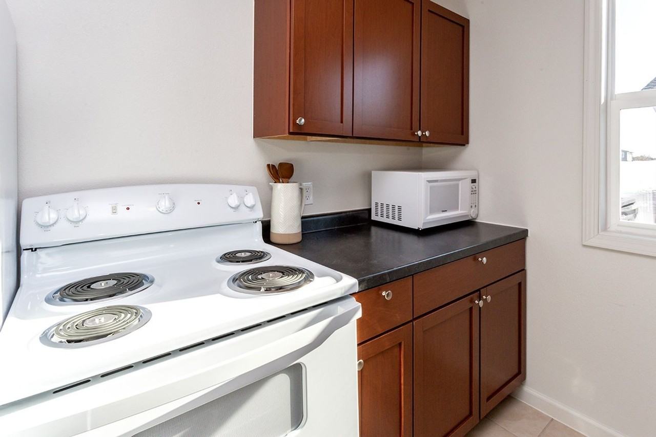 275 Hillside Dr - Photo 6 of 27