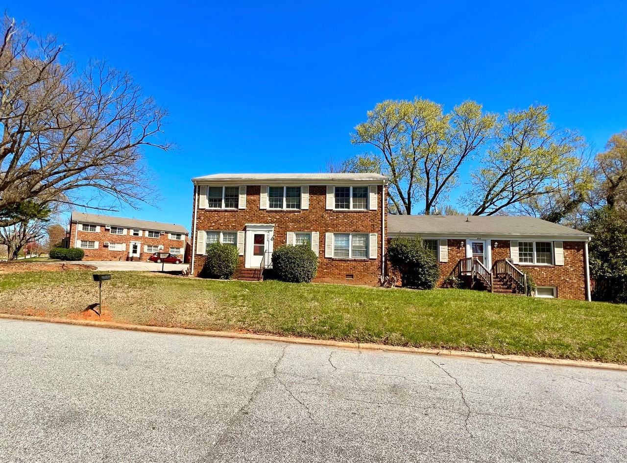 Normandy Manor Apartments 911 W Bessemer Ave, Greensboro, NC 27408