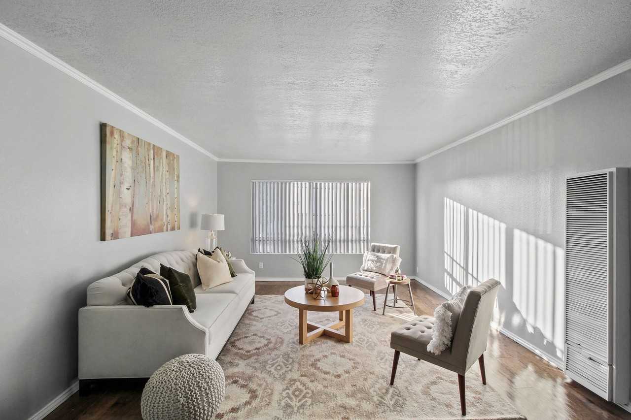 Villa Marseilles Apartments - Photo 3 of 50