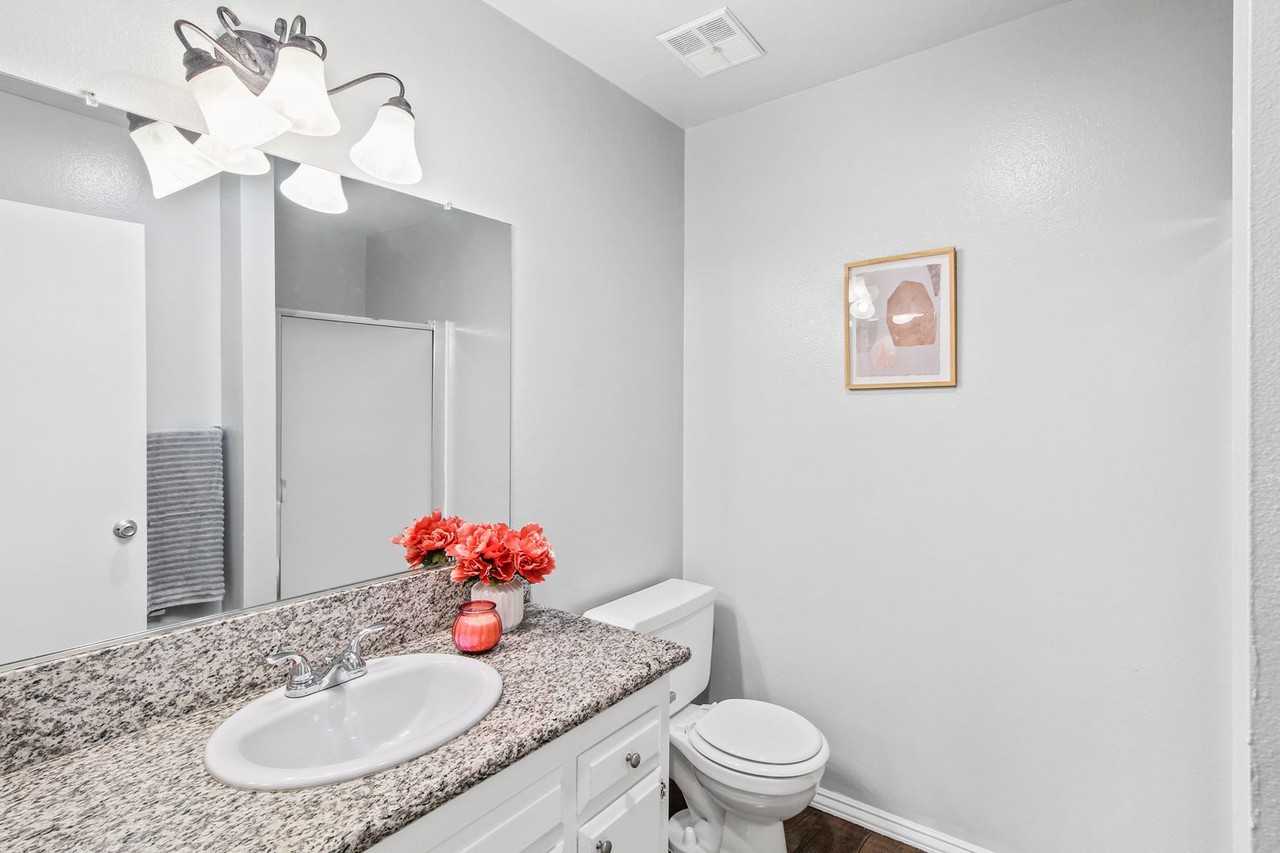 Villa Marseilles Apartments - Photo 4 of 50