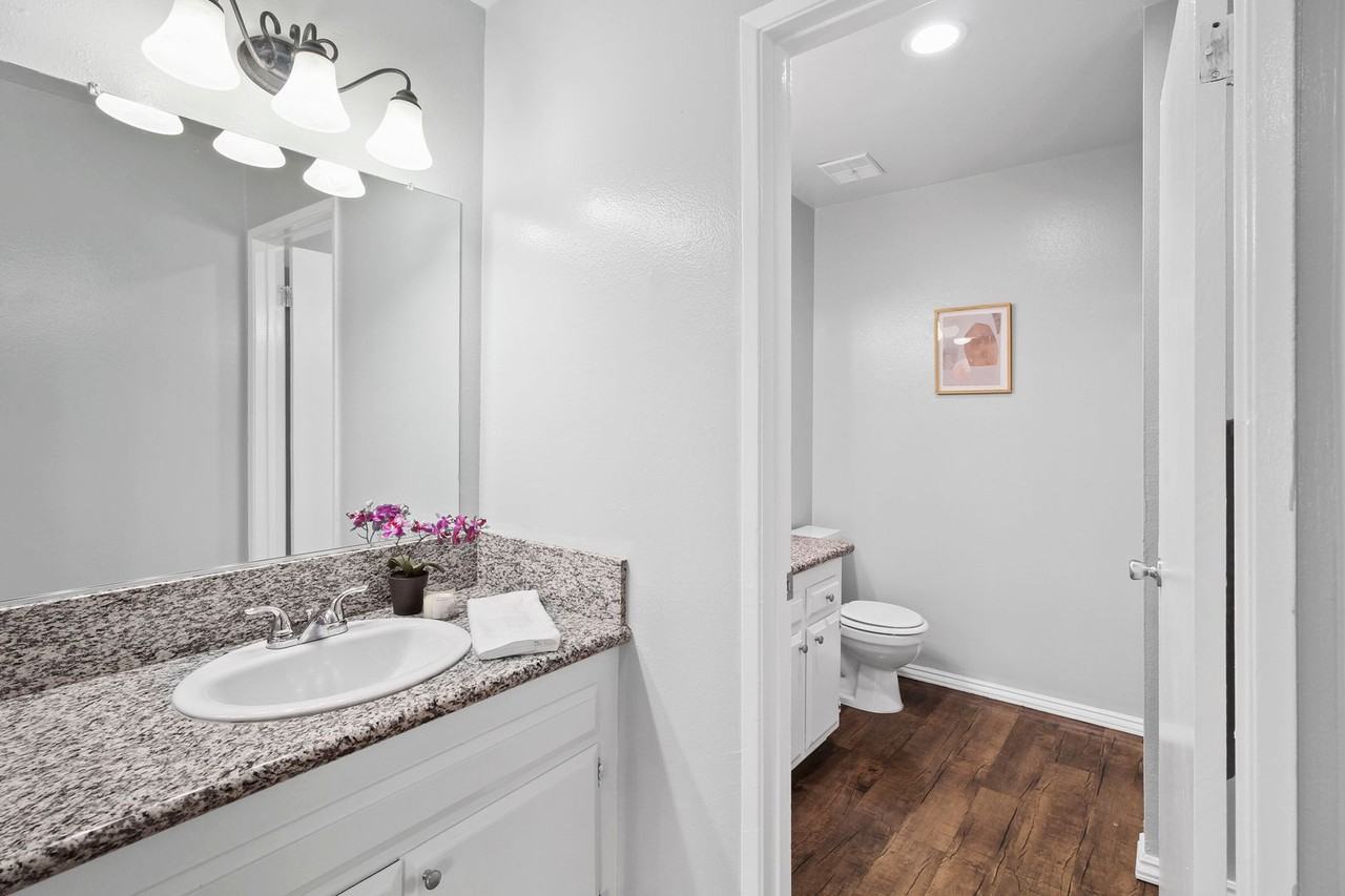 Villa Marseilles Apartments - Photo 5 of 50