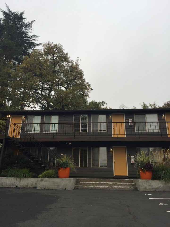 731 Se 29th Ave - Photo 5 of 23