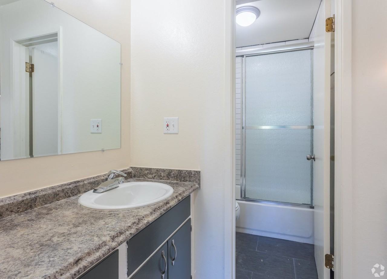 Twin Pines Manor Apartments - Photo 5 of 11