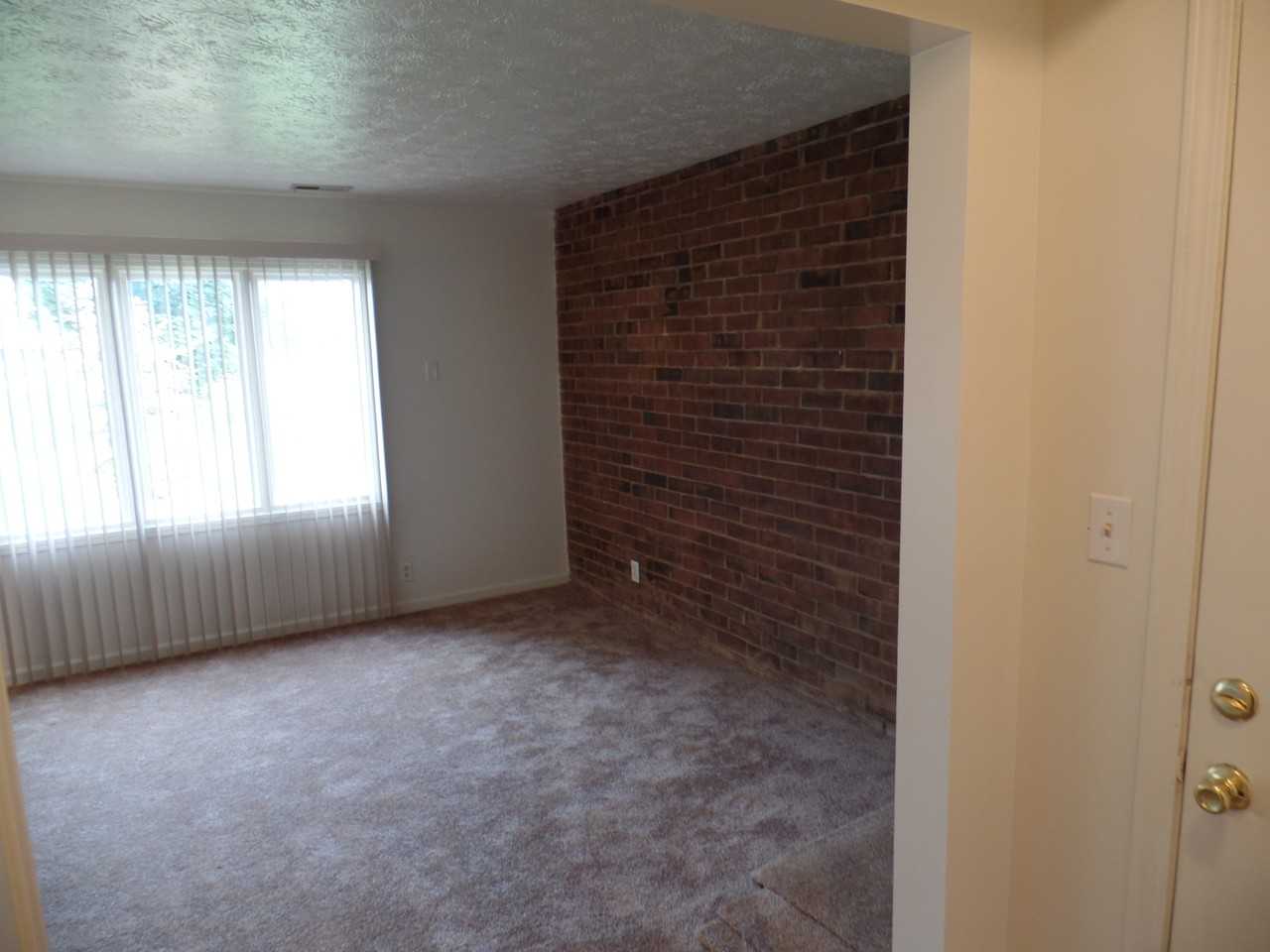 Williamsburg Apartment Homes LLC - Photo 4 of 22