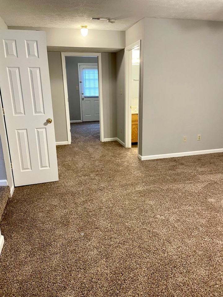 324 Kristin Drive - Photo 3 of 9