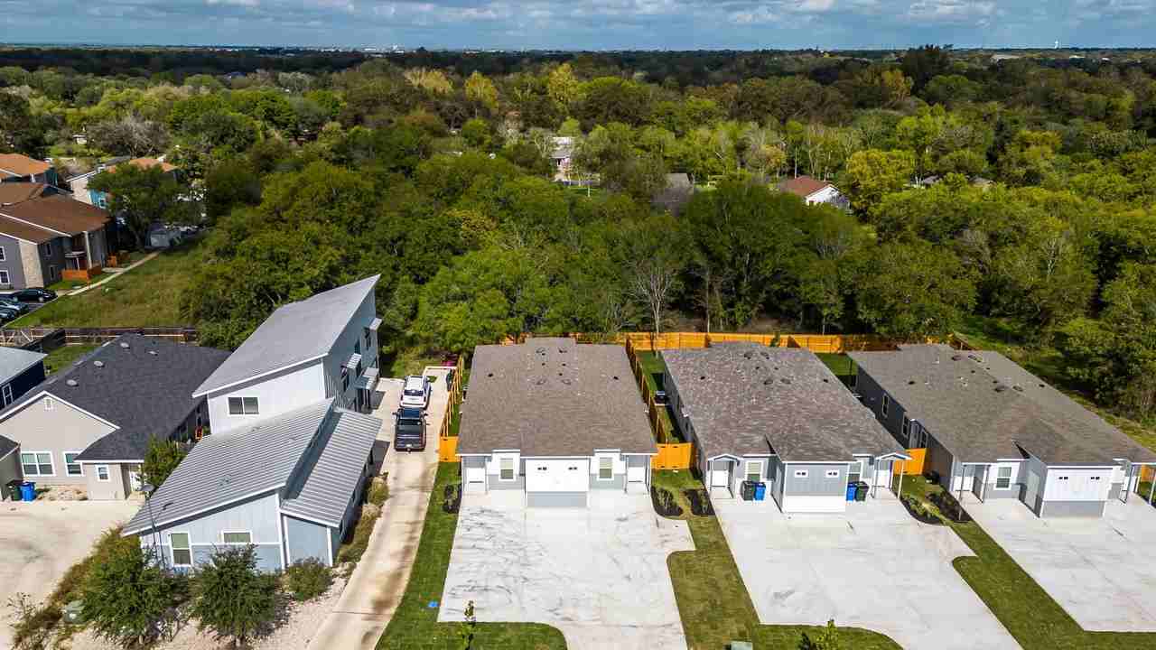 926 Country Club Dr - Photo 2 of 36