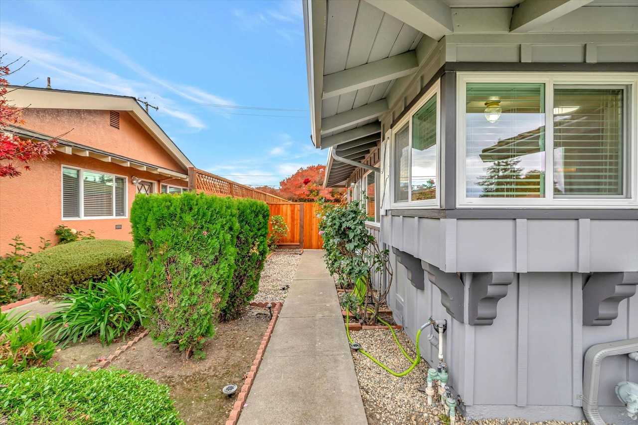 2142 Town And Country Ln - Photo 3 of 50