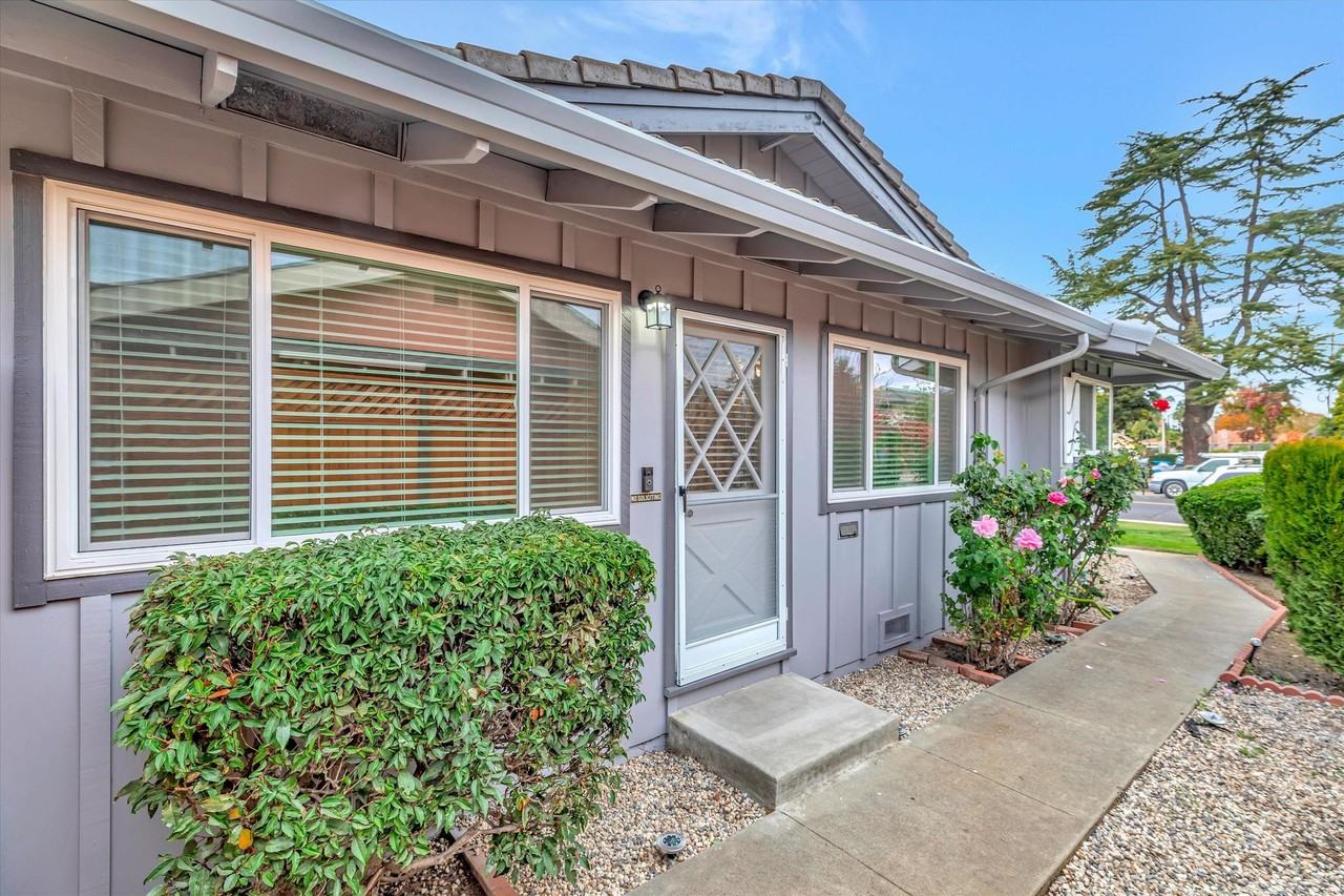 2142 Town And Country Ln - Photo 5 of 50