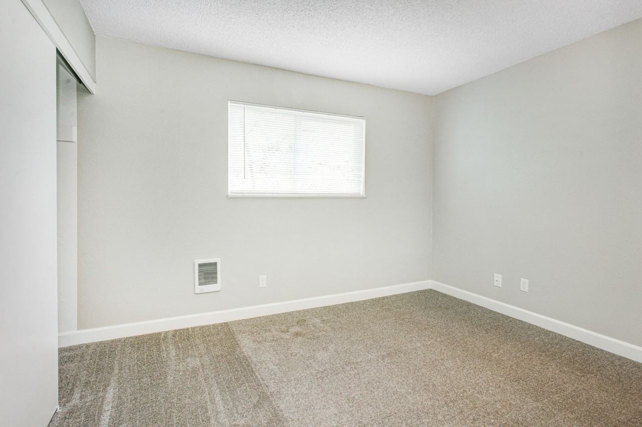 13306 SE Linden Ln - Photo 4 of 18