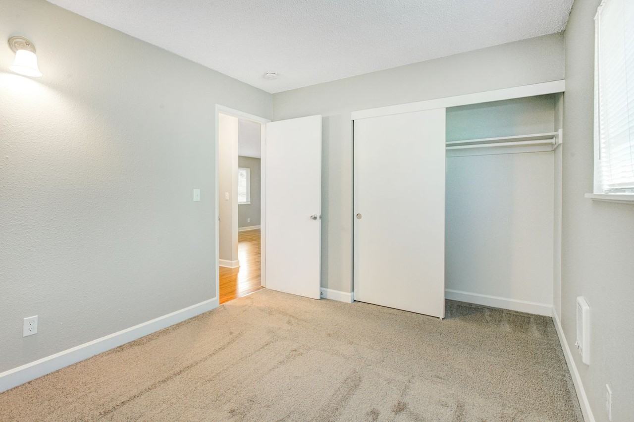 13306 SE Linden Ln - Photo 6 of 18