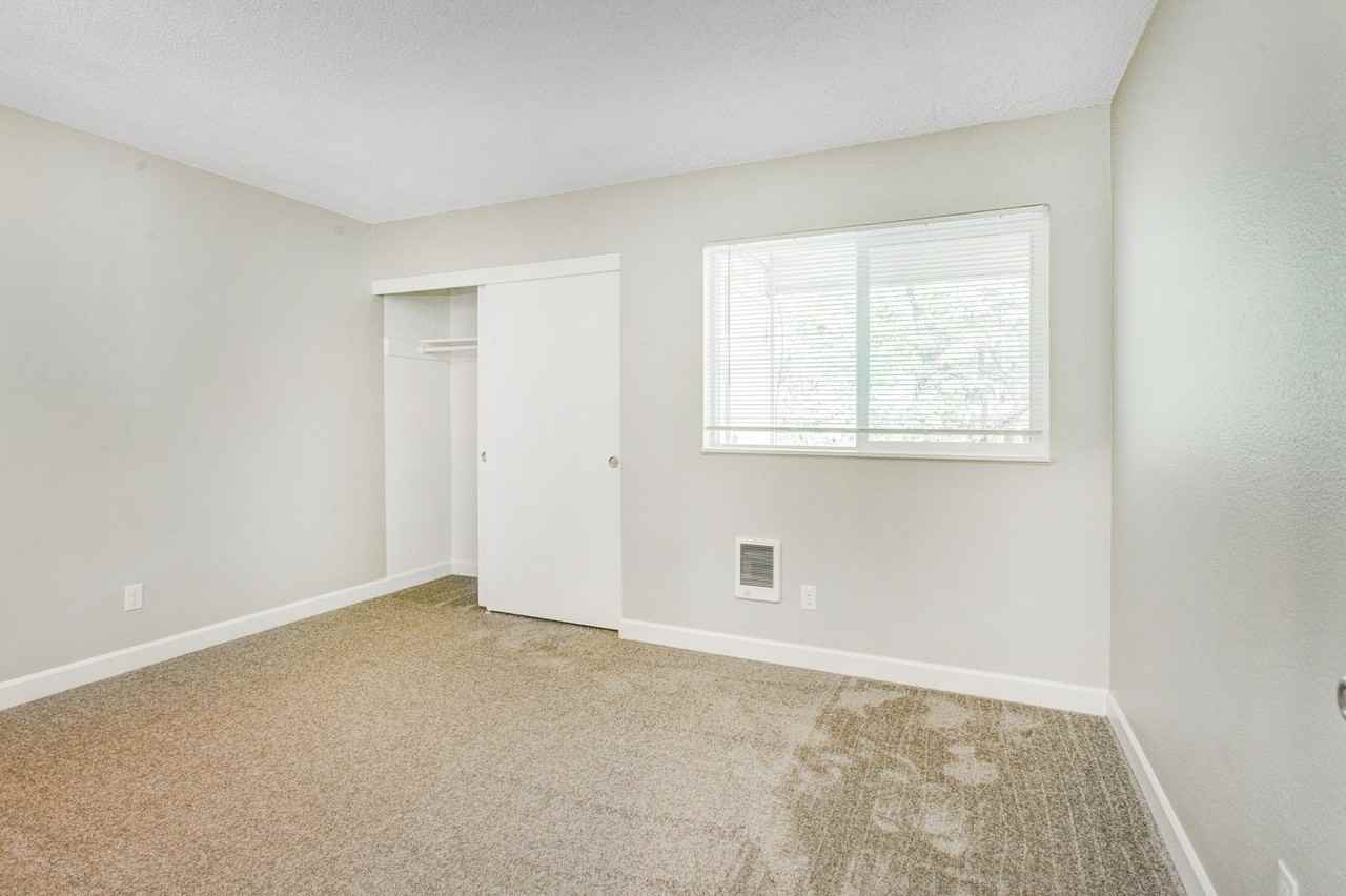 13306 SE Linden Ln - Photo 3 of 18