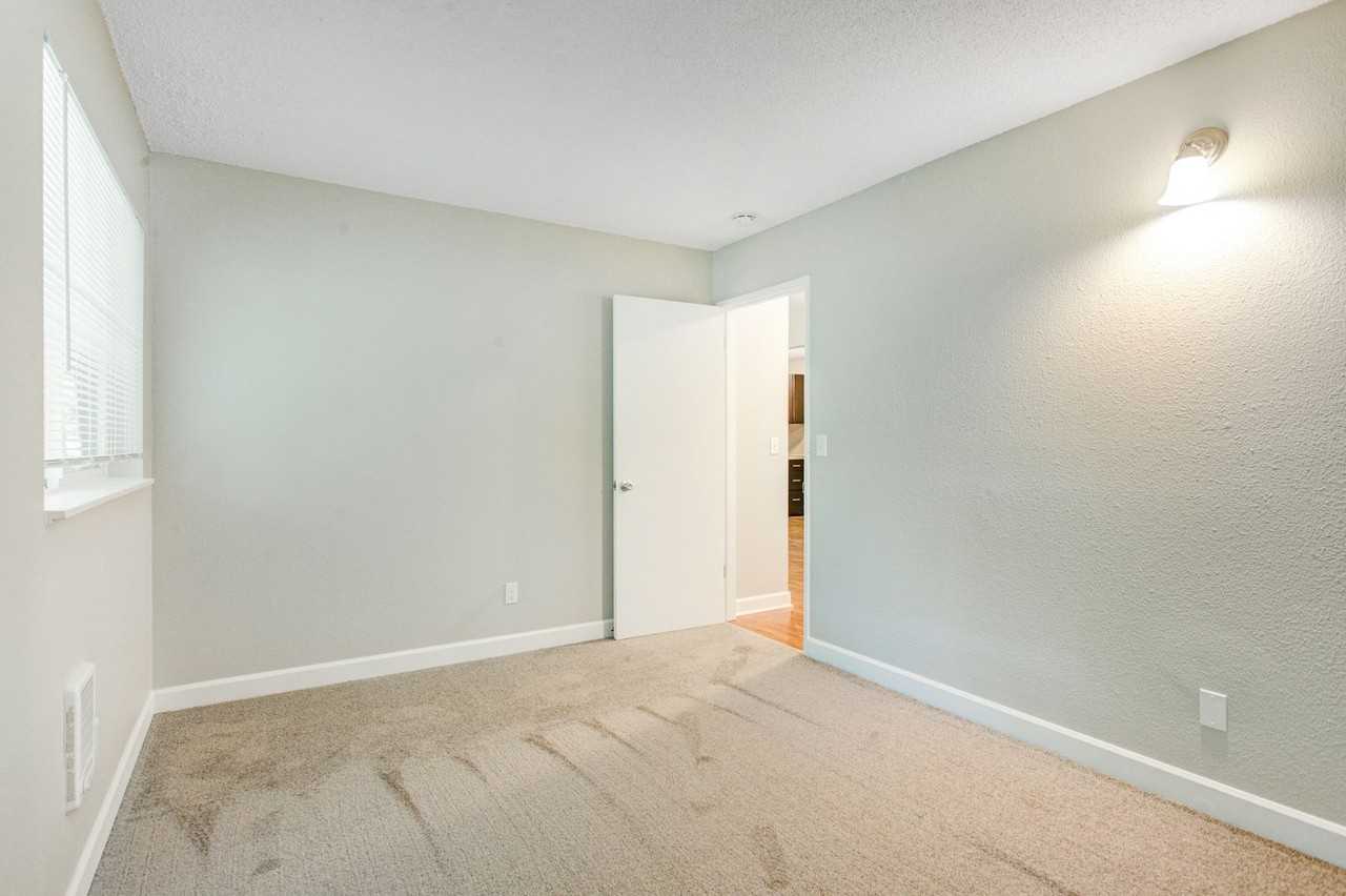 13306 SE Linden Ln - Photo 3 of 18