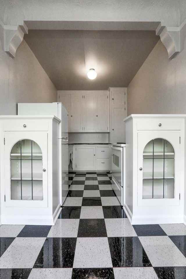 MARQUAM MANOR APARTMENTS (MCM03) - Photo 3 of 31