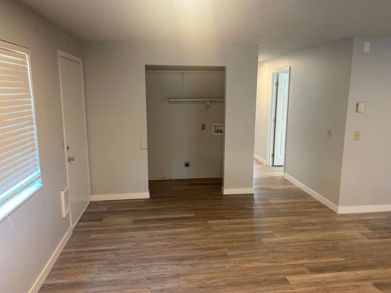 87-Garden Court Apartments - Photo 6 of 17