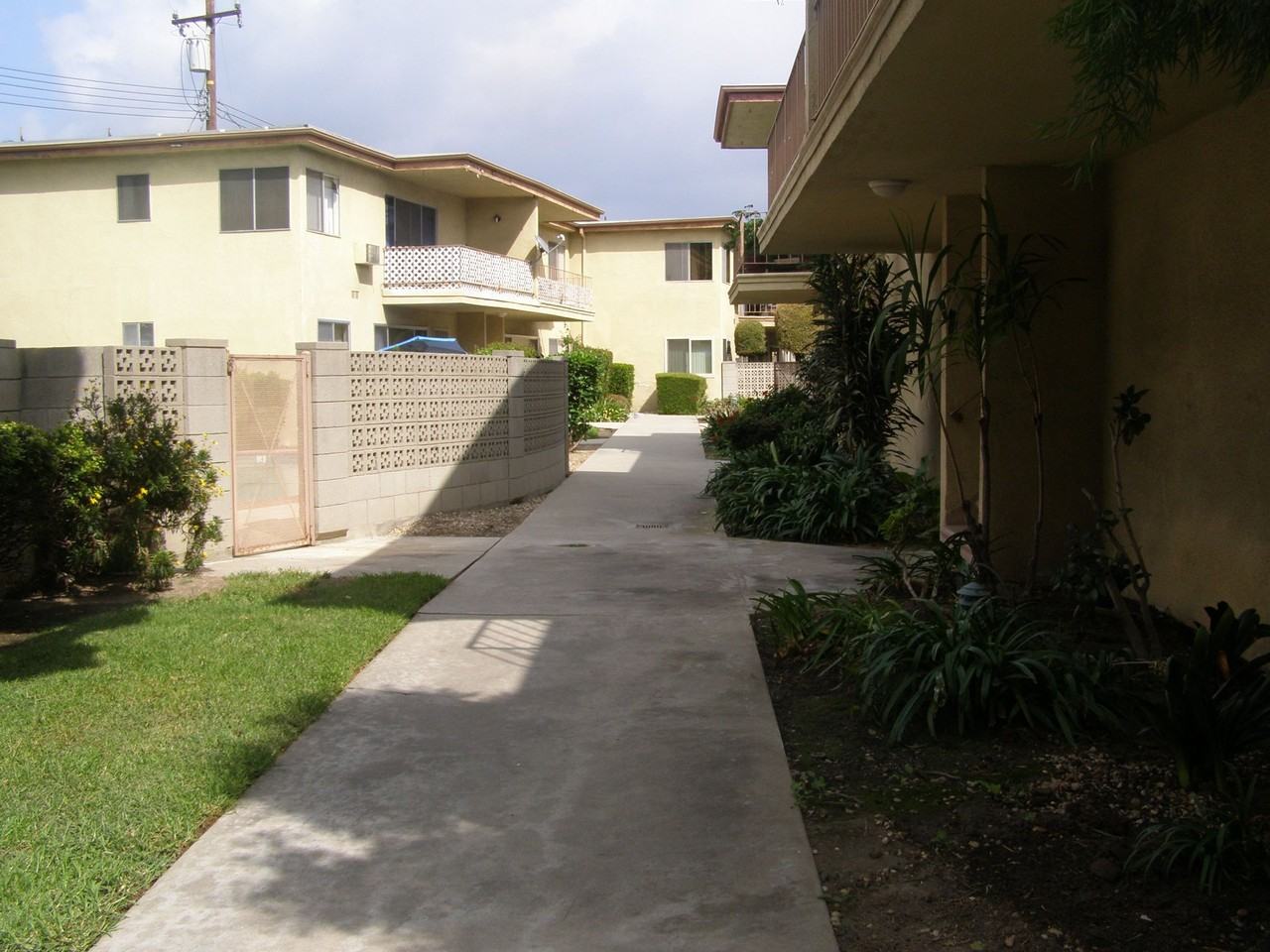 051 - Whittwood Park Apartments - Photo 5 of 11