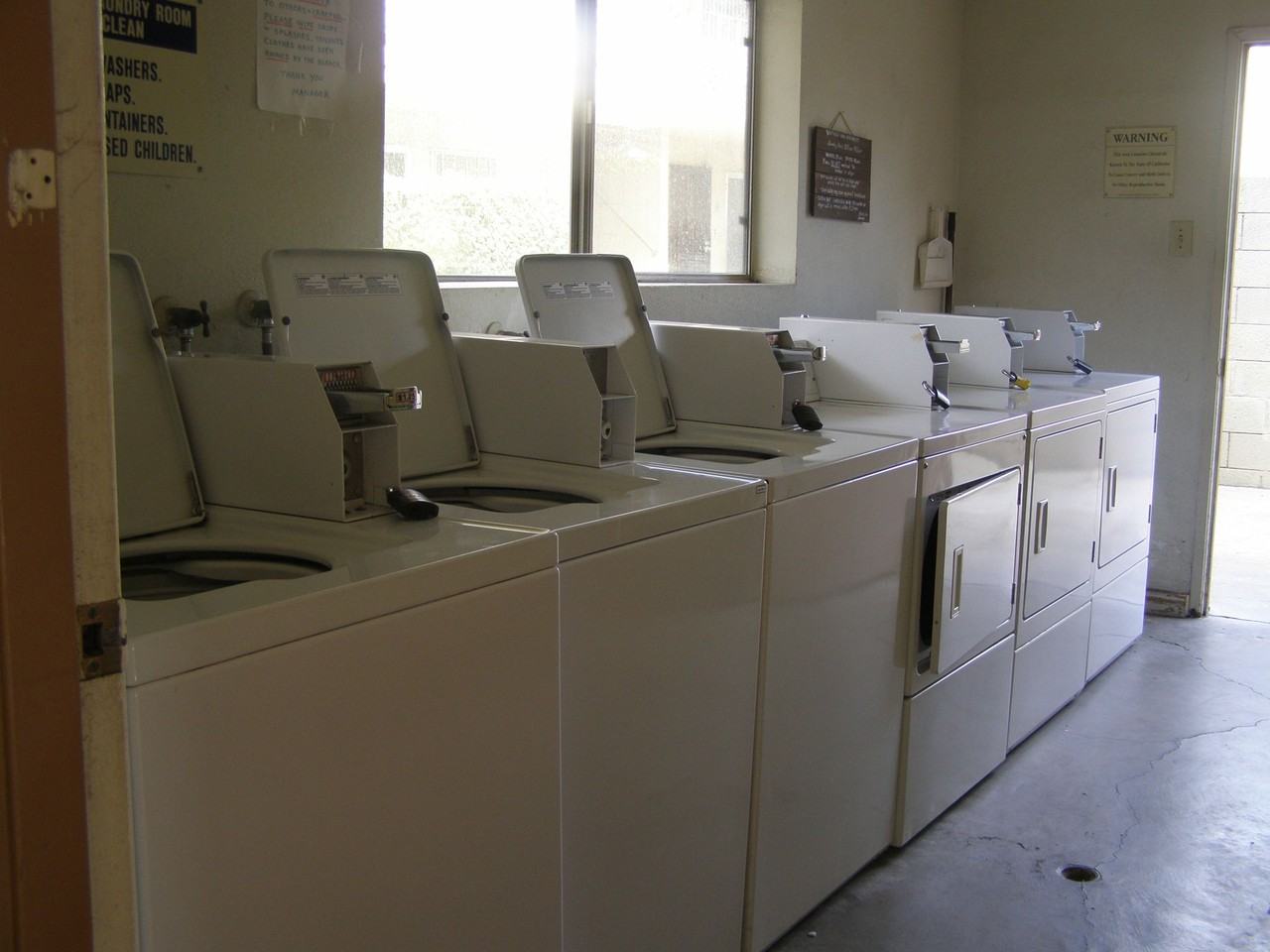 051 - Whittwood Park Apartments - Photo 6 of 11