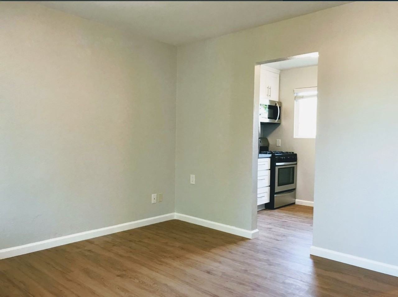 The Metro - Photo 3 of 14