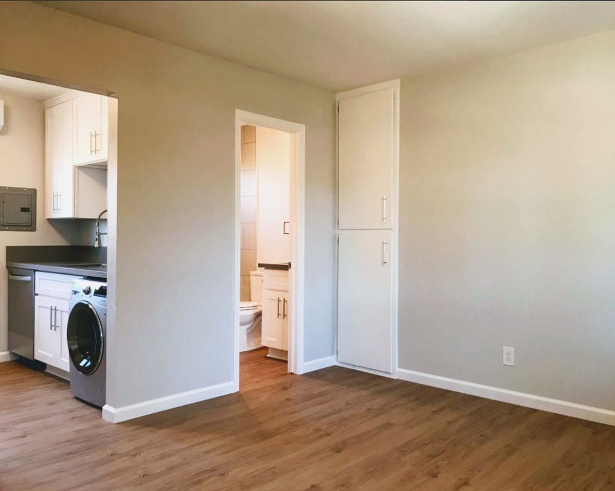 The Metro - Photo 6 of 14