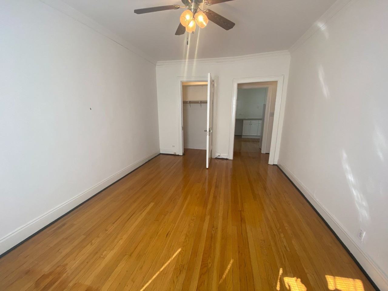 344 - *Argyle Manor* - Photo 4 of 9